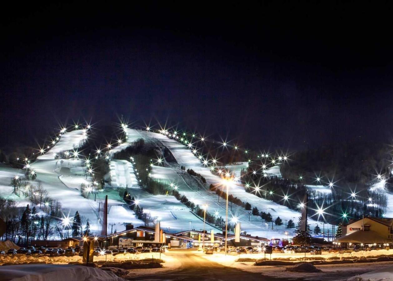 Ski-In, Ski-Out Chaleureux Studio Loft Au Pied Des Pistes De Ski Apartment สโตนแฮม ภายนอก รูปภาพ